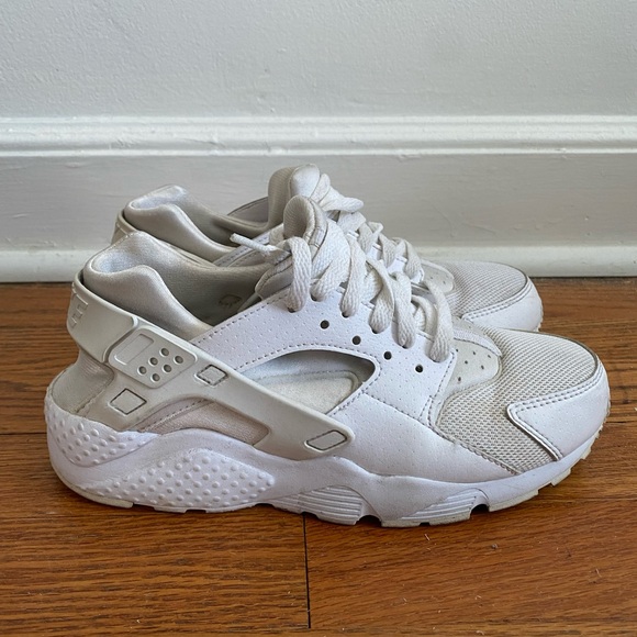 Nike Air Huarache in triple white - Picture 2 of 7
